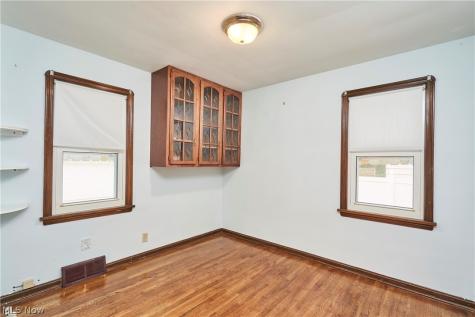 6876 Greenleaf Avenue Parma Heights OH 44130