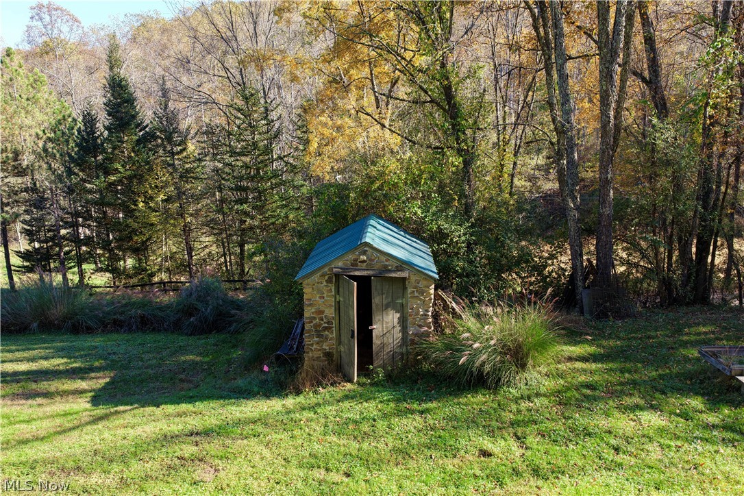 21129 Township Road 303 Coshocton OH 43812