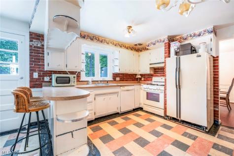 31 Lake Shore Drive Youngstown OH 44511