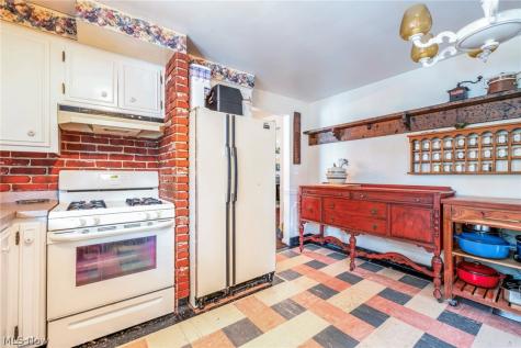 31 Lake Shore Drive Youngstown OH 44511
