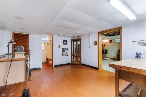 31 Lake Shore Drive Youngstown OH 44511