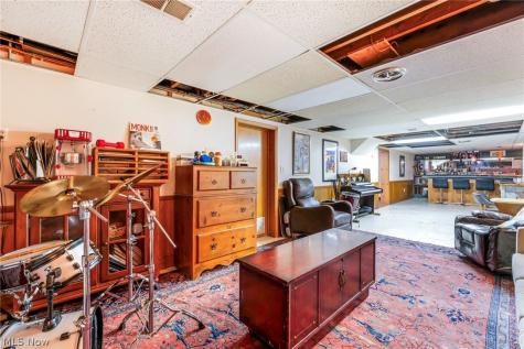 31 Lake Shore Drive Youngstown OH 44511