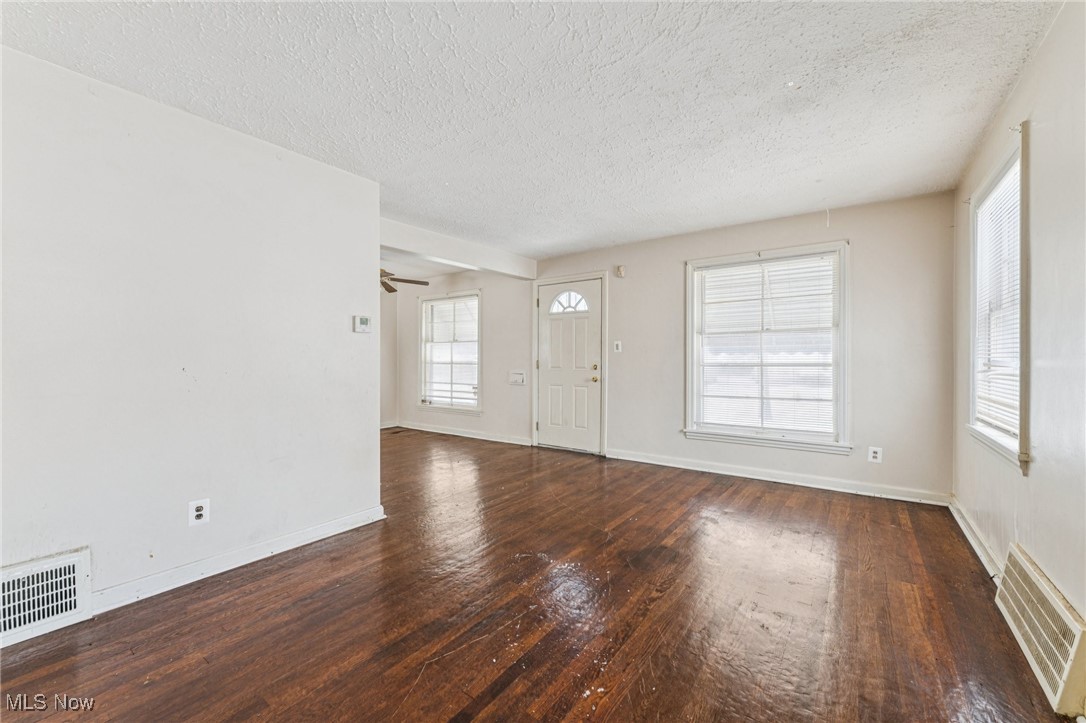 5481 Dalewood Avenue Maple Heights OH 44137
