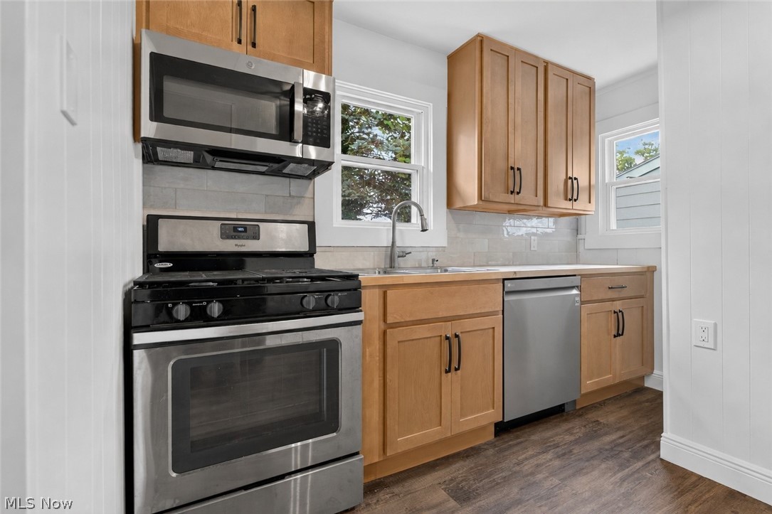 426 Queisner Avenue Lowellville OH 44436