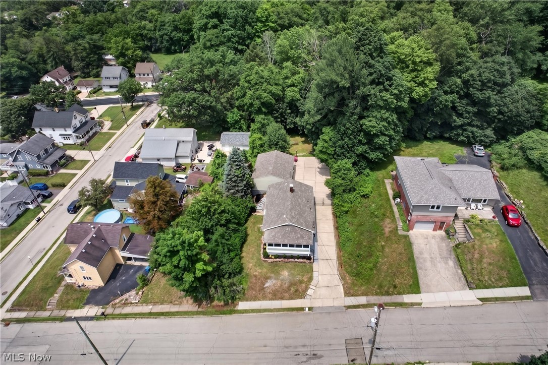 426 Queisner Avenue Lowellville OH 44436