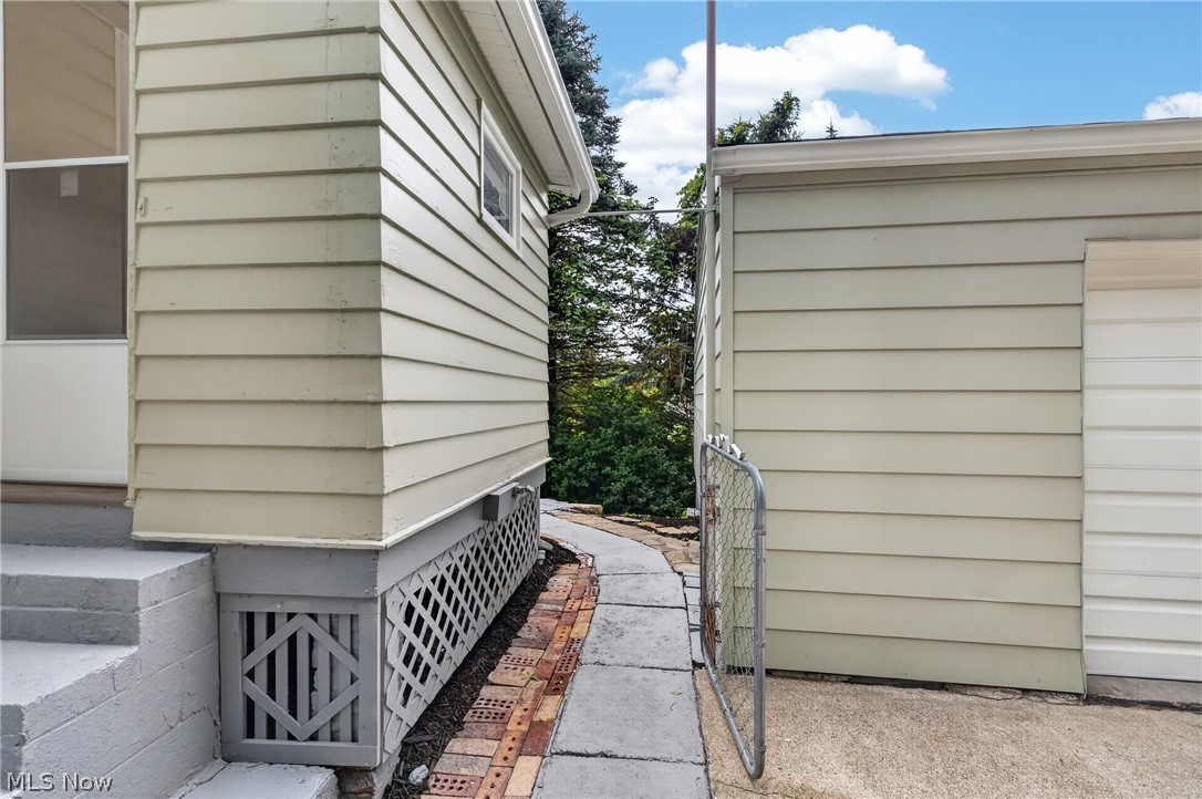 426 Queisner Avenue Lowellville OH 44436