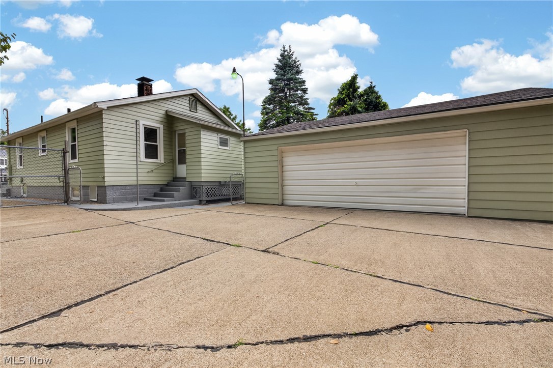 426 Queisner Avenue Lowellville OH 44436