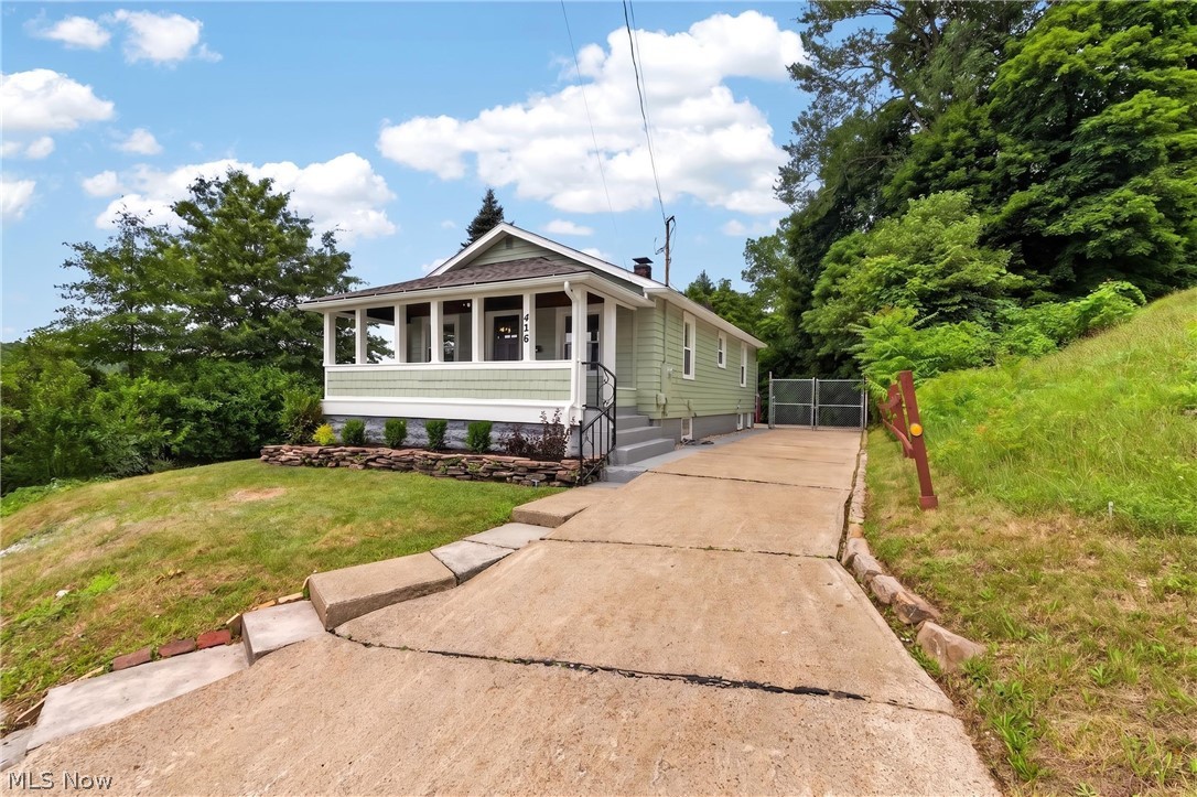 426 Queisner Avenue Lowellville OH 44436