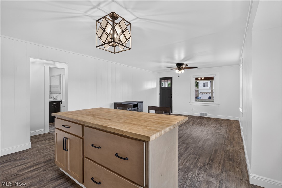 426 Queisner Avenue Lowellville OH 44436