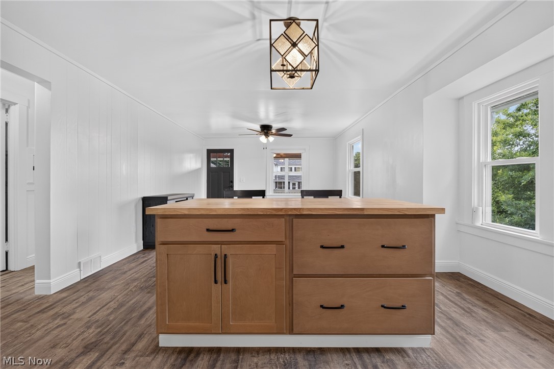 426 Queisner Avenue Lowellville OH 44436