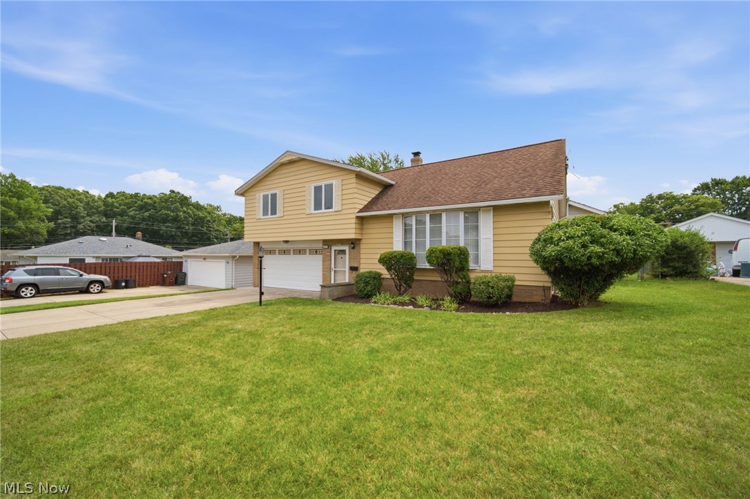 2475 Robinhood Drive Parma OH 44134