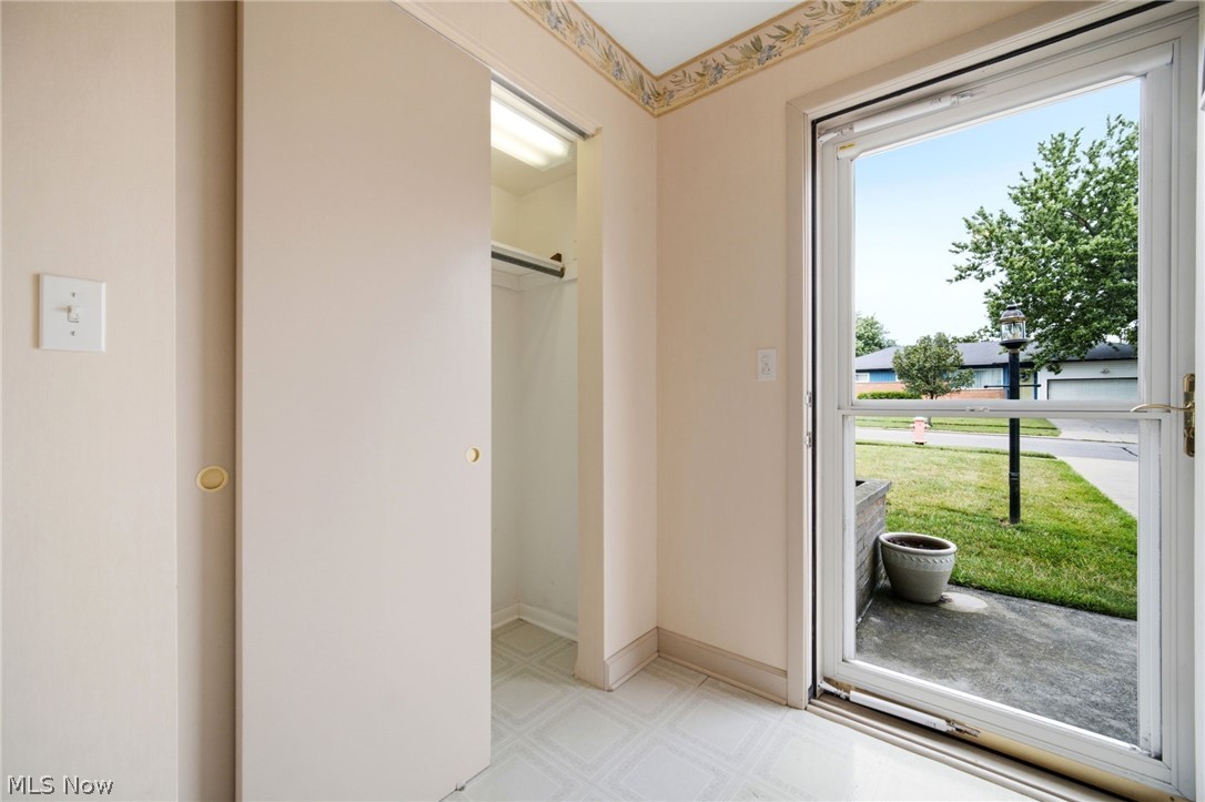 2475 Robinhood Drive Parma OH 44134