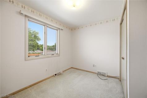 2475 Robinhood Drive Parma OH 44134