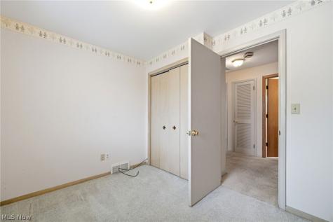 2475 Robinhood Drive Parma OH 44134