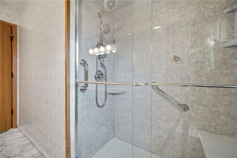 2475 Robinhood Drive Parma OH 44134