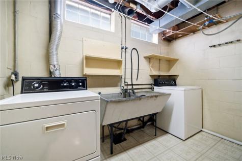 2475 Robinhood Drive Parma OH 44134