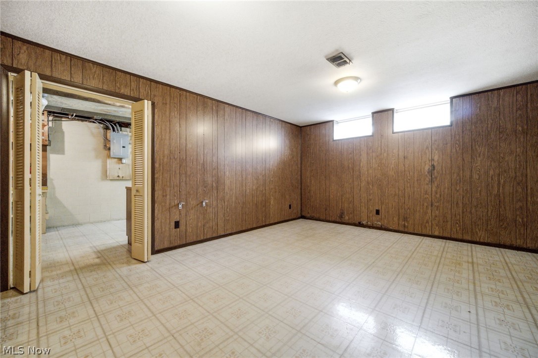2475 Robinhood Drive Parma OH 44134