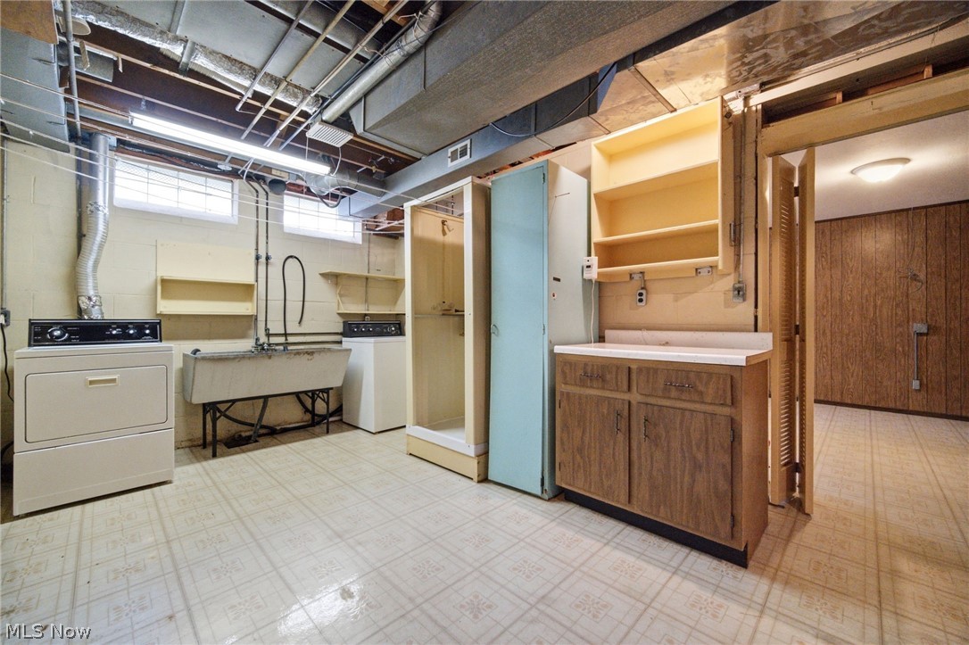 2475 Robinhood Drive Parma OH 44134