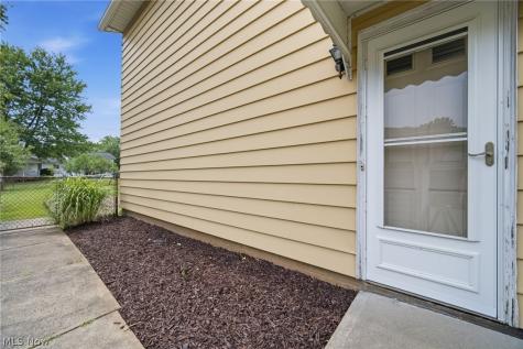 2475 Robinhood Drive Parma OH 44134