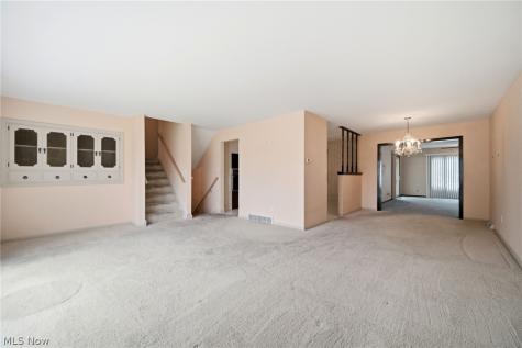 2475 Robinhood Drive Parma OH 44134