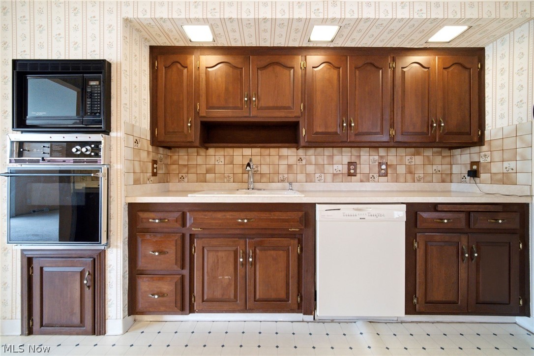 2475 Robinhood Drive Parma OH 44134