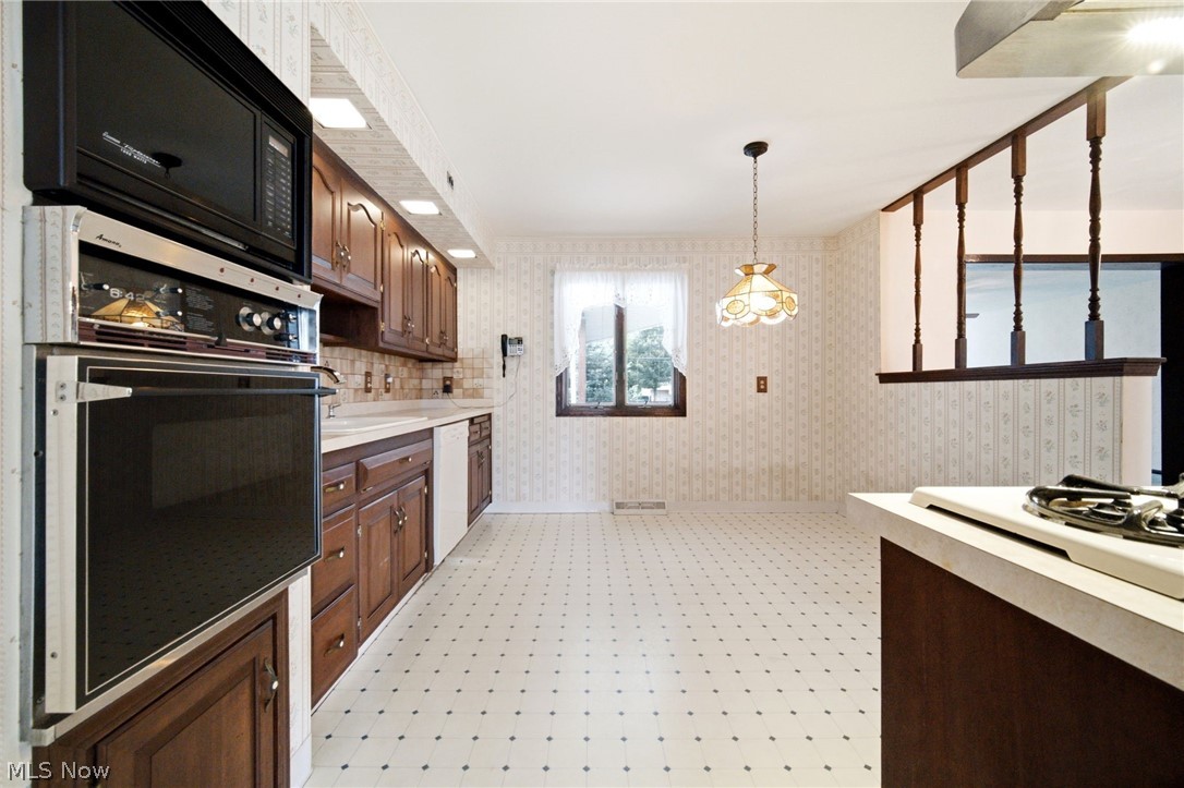 2475 Robinhood Drive Parma OH 44134