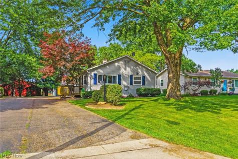 1122 Bel Air Drive NW North Canton OH 44720
