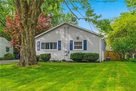 1122 Bel Air Drive NW North Canton OH 44720