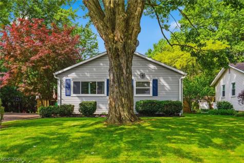 1122 Bel Air Drive NW North Canton OH 44720