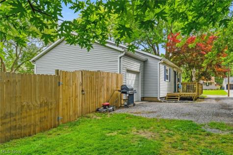 1122 Bel Air Drive NW North Canton OH 44720