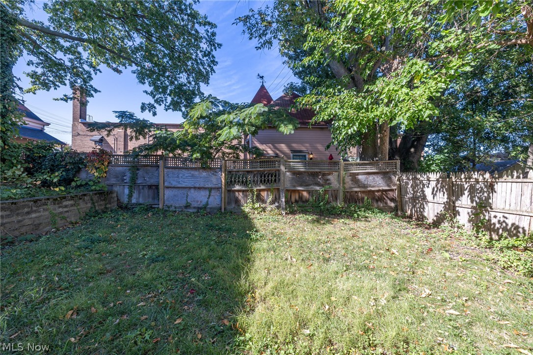 1986 W 93rd Street Cleveland OH 44102