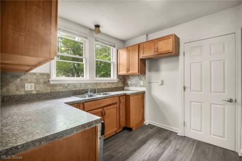 21731 Maydale Avenue Euclid OH 44123