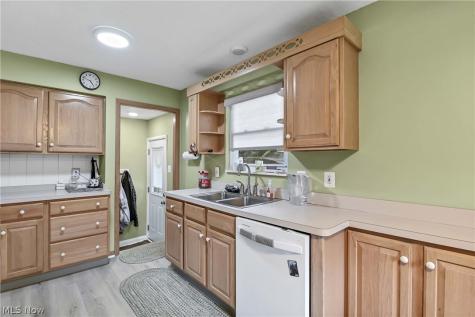 4695 Martin Drive North Olmsted OH 44070