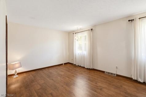 14924 Carol Drive Maple Heights OH 44137