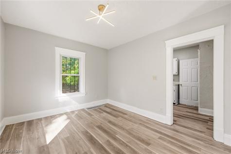904 E 144th Street Cleveland OH 44110