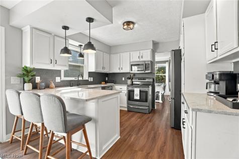 1064 Danielle Avenue Louisville OH 44641