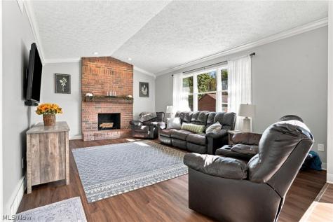 1064 Danielle Avenue Louisville OH 44641