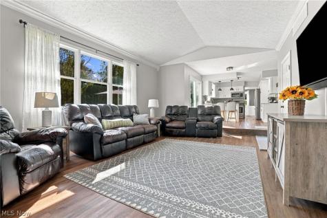 1064 Danielle Avenue Louisville OH 44641