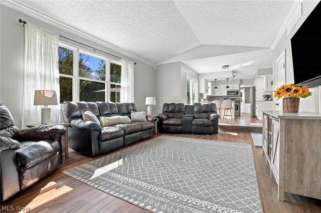 1064 Danielle Avenue Louisville OH 44641