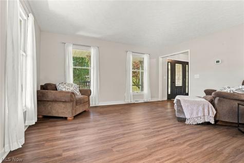 1064 Danielle Avenue Louisville OH 44641