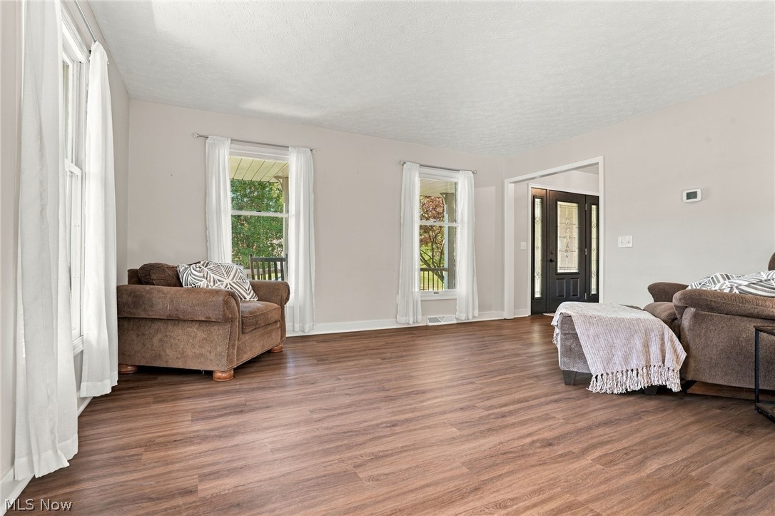 1064 Danielle Avenue Louisville OH 44641