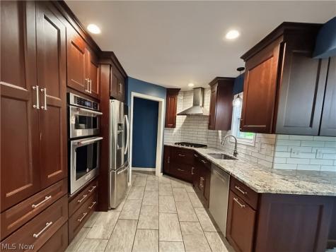 1011 Learidge Road Lyndhurst OH 44124