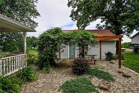 16180 Lisbon Street SE Minerva OH 44657