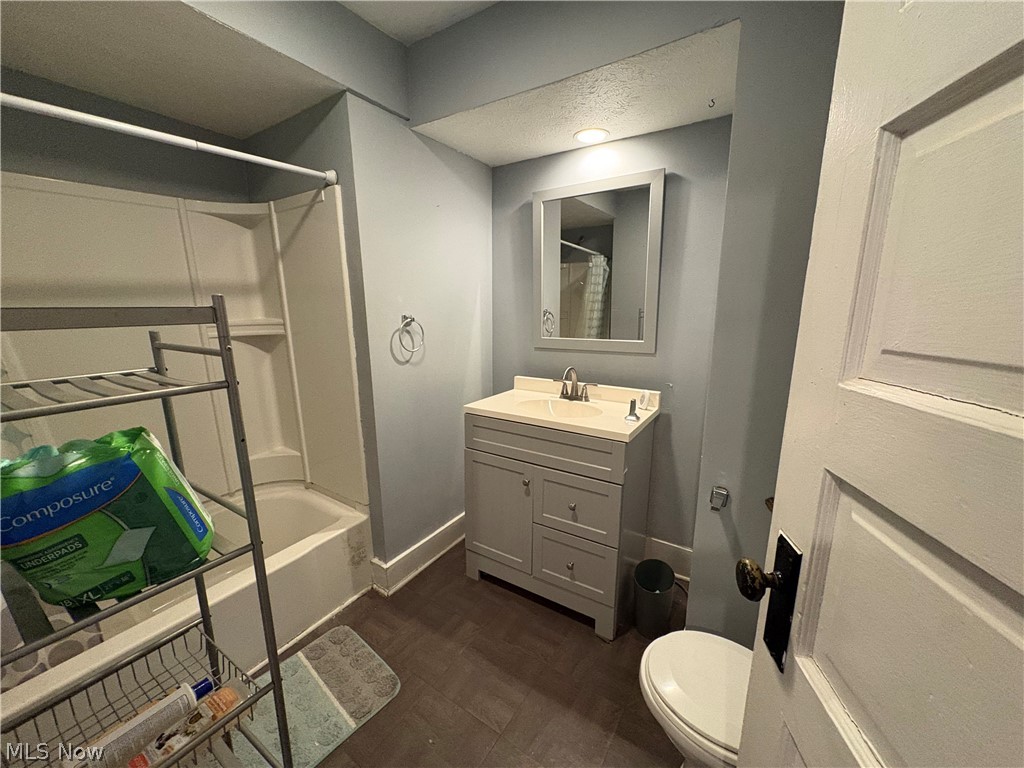 2885 E Water Street Rock Creek OH 44084