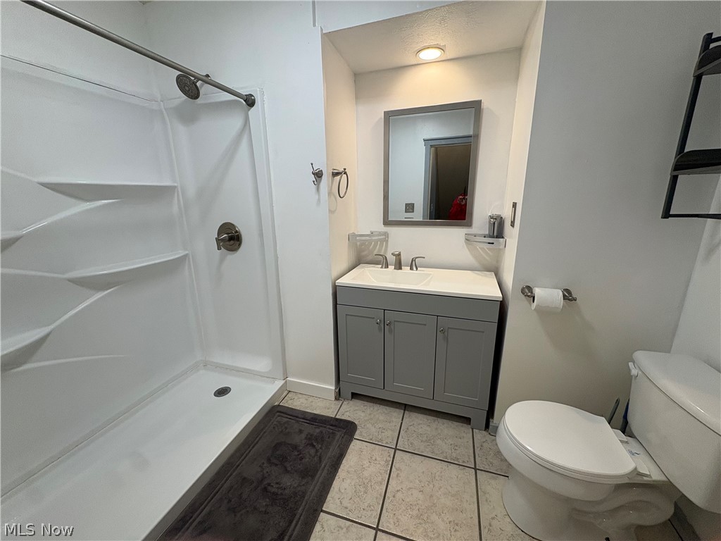 2885 E Water Street Rock Creek OH 44084