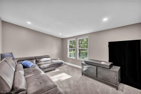 8689 Stearns Road Olmsted Twp OH 44138