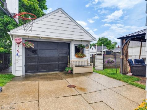30426 Thomas Street Willowick OH 44095