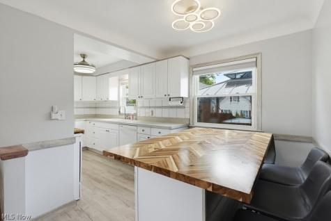 30426 Thomas Street Willowick OH 44095