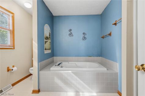 34452 Heatherwood Avenue Avon OH 44011