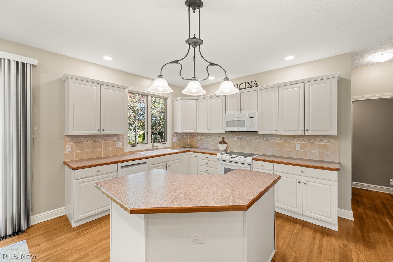 33706 N Fall Lake Drive Avon OH 44011